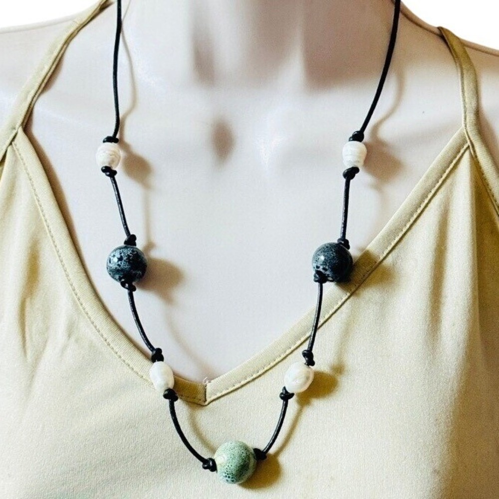FreshWater Baroque Pearl Necklace Lava Stone Bead‎ VTG Beaded Leather BOHO 22"